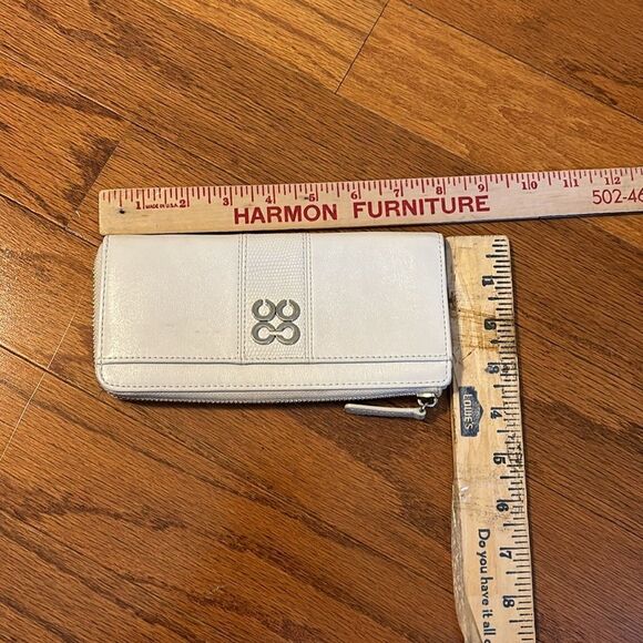 Cream zippered ivory wallet with numerous pockets and zippers. NWOT - Picture 3 of 9